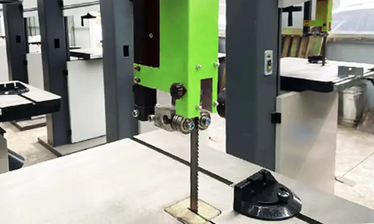bcamcnc-vertical-band-saw-blade-guide-details